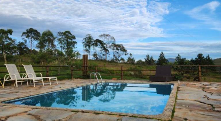 Lovely lodge with terrace, garden & pool | Dogs allowed — photo 2