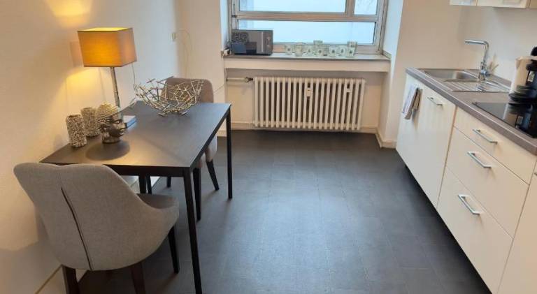 Apartment with yard — photo 4