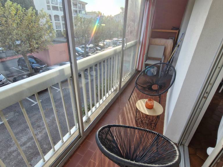 Air-conditioned studio with parking near beach and shops in Sainte-Maxime — photo 2
