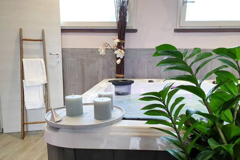Lovely holiday apartment with patio, garden & pool | Pets allowed — photo 3