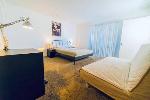 Bed & Breakfast  Hollywood
