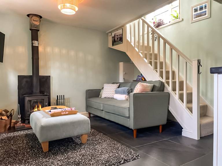 Children-friendly pleasant cottage with yard & jacuzzi | Pets are welcome — photo 3