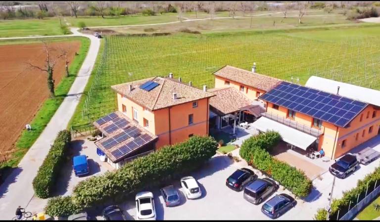 AGRITURISMO DA LAURA E TENUTA PARAVANO: Appartamento quadruplo con 2 letti singoli e divano matrimoniale — photo 2