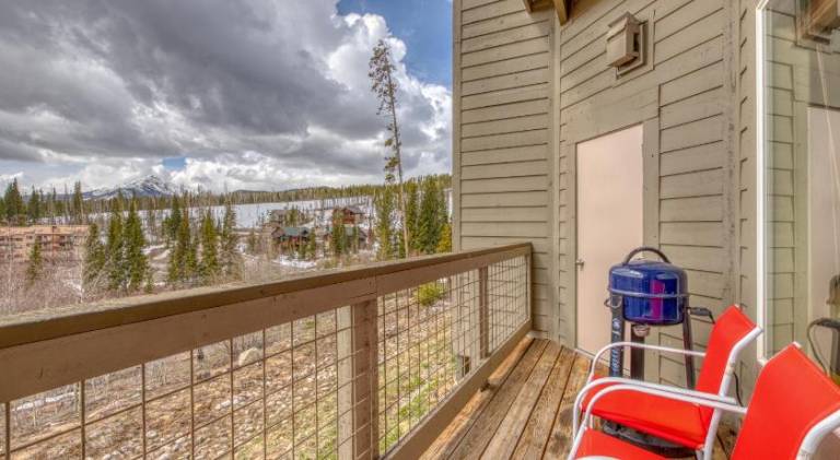 Holiday apartment with patio in Silverthorne, CO