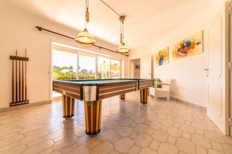 Villa with barbecue, patio & private pool — photo 4