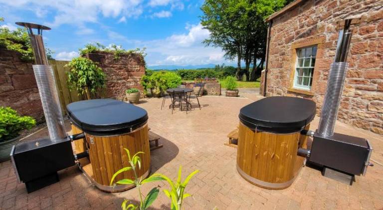 House with patio, hot tub & garden — photo 3