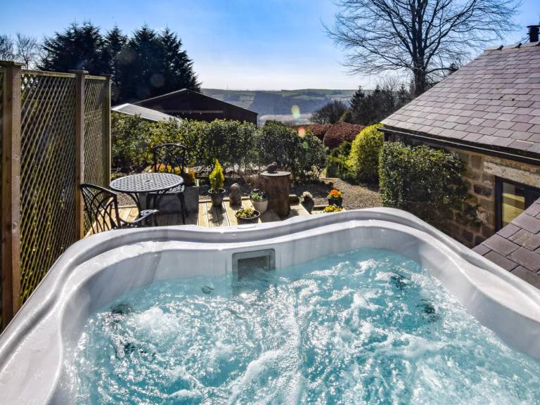 Cottage with hot tub, yard & terrace | Dogs allowed in Harrogate