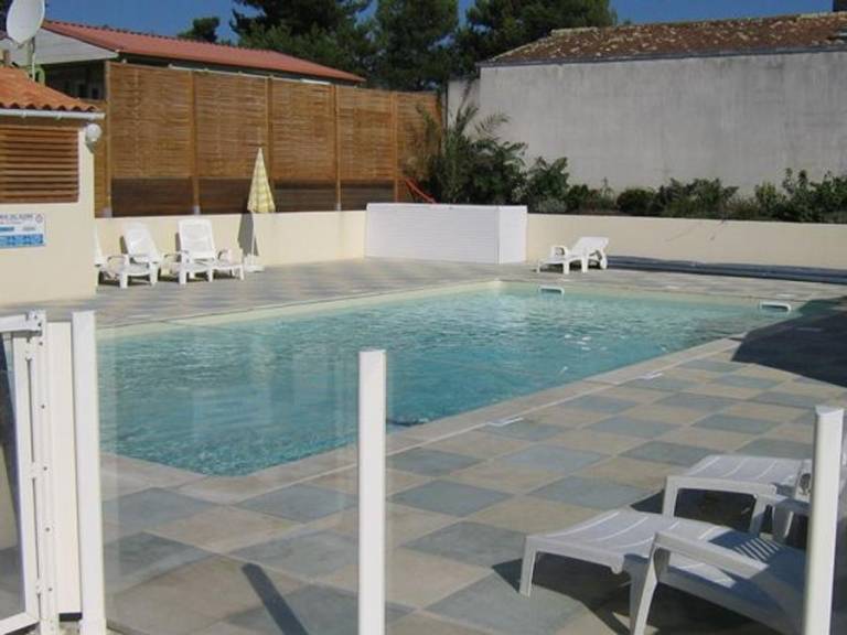 Wonderful mobile home with patio & heated pool | Dogs allowed — photo 3