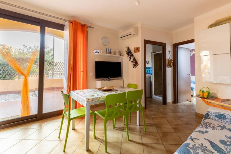 Holiday apartment with BBQ & yard — photo 4