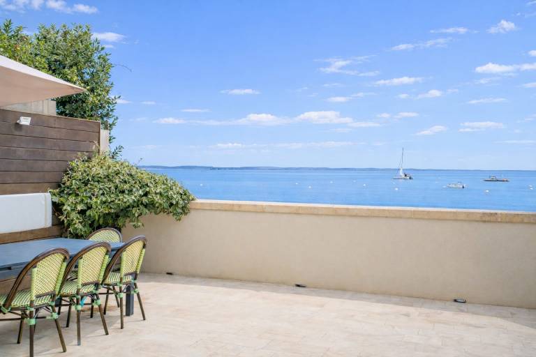 Family-oriented villa with yard & terrace | Beach view | Beach nearby | Pets allowed — photo 4