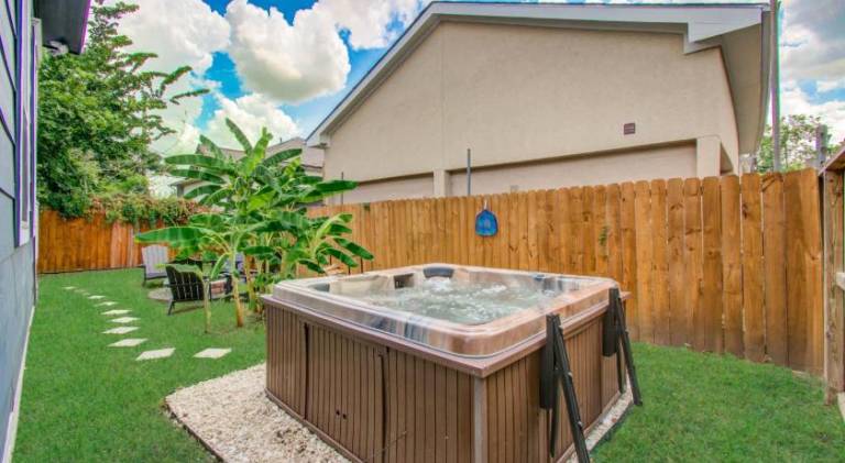 Vacation home with hot tub & yard in Houston, TX
