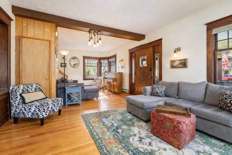 Fully equipped vacation home with BBQ & yard | Pets are welcome in Leavenworth, WA