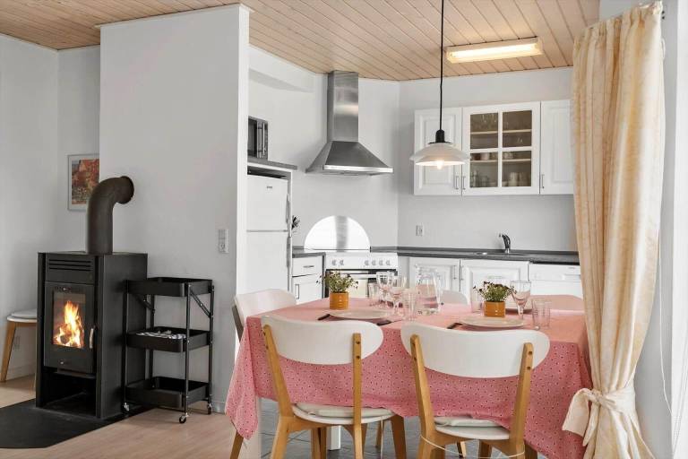 Fully equipped house with sauna, jacuzzi & yard | Close to the beach | Pets are welcome — photo 2