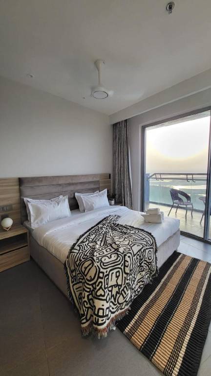 Elegant apartment with a skyline view in Noida — photo 2