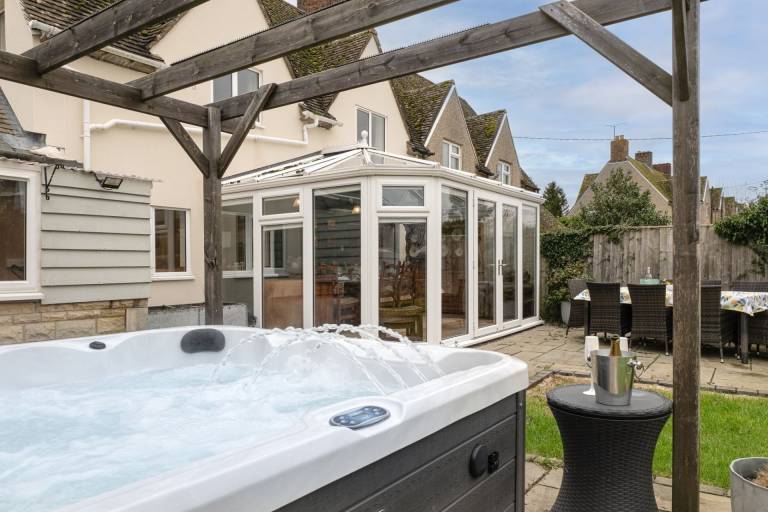 Cottage  Witney