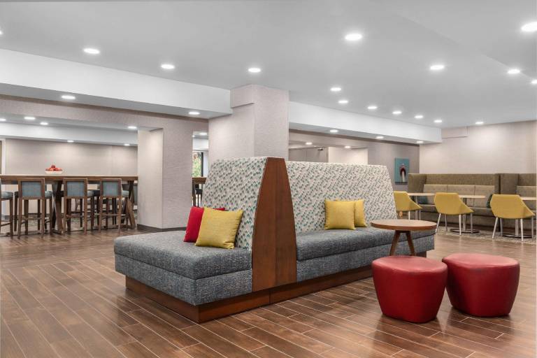 Hampton Inn & Suites by Hilton Toronto Downtown — photo 2