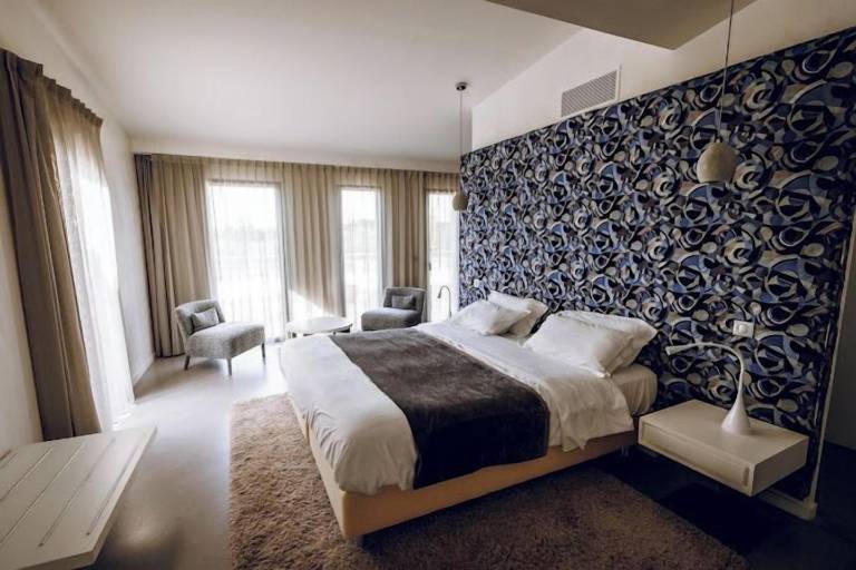 Lovely serviced apartment with yard, jacuzzi & terrace | Pets allowed — photo 2