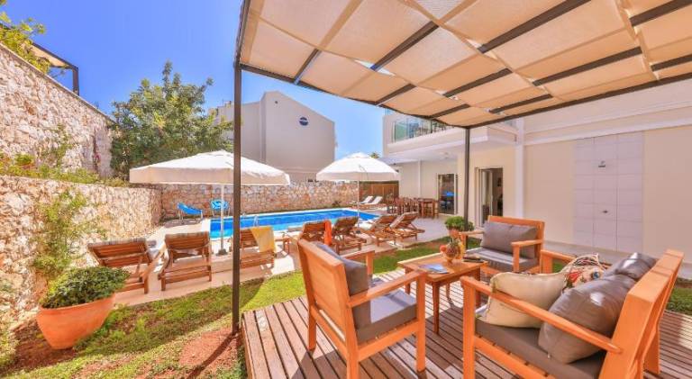 Nice villa with yard, jacuzzi & private pool | Suitable for remote work | Pet-friendly — photo 5