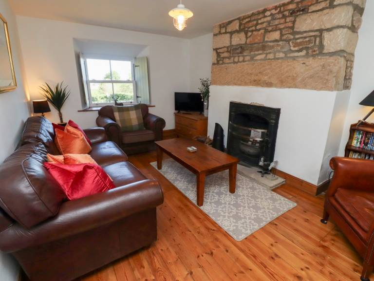 Cottage with patio & yard — photo 4