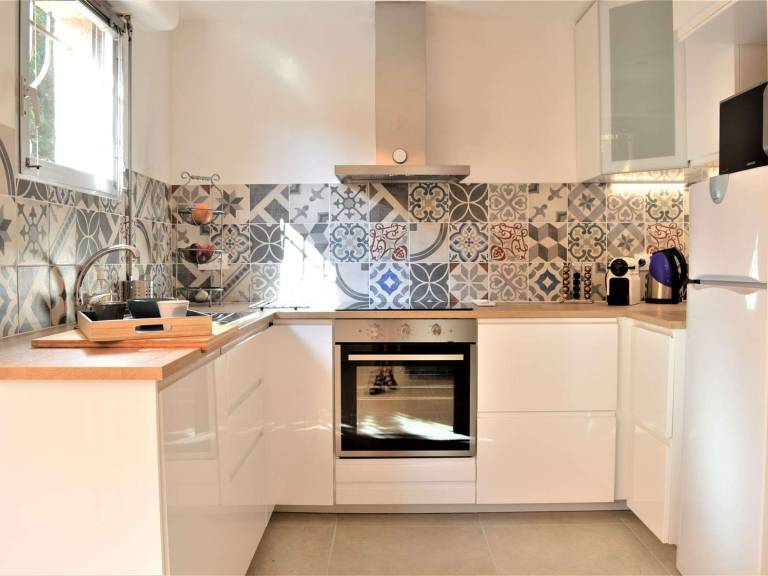2-Room Apartment with AC, Garden, Parking Near the Sea — photo 5