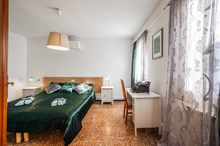 Holiday apartment | Close to Rialto Bridge | Panoramic view | Perfect for remote work in Venice