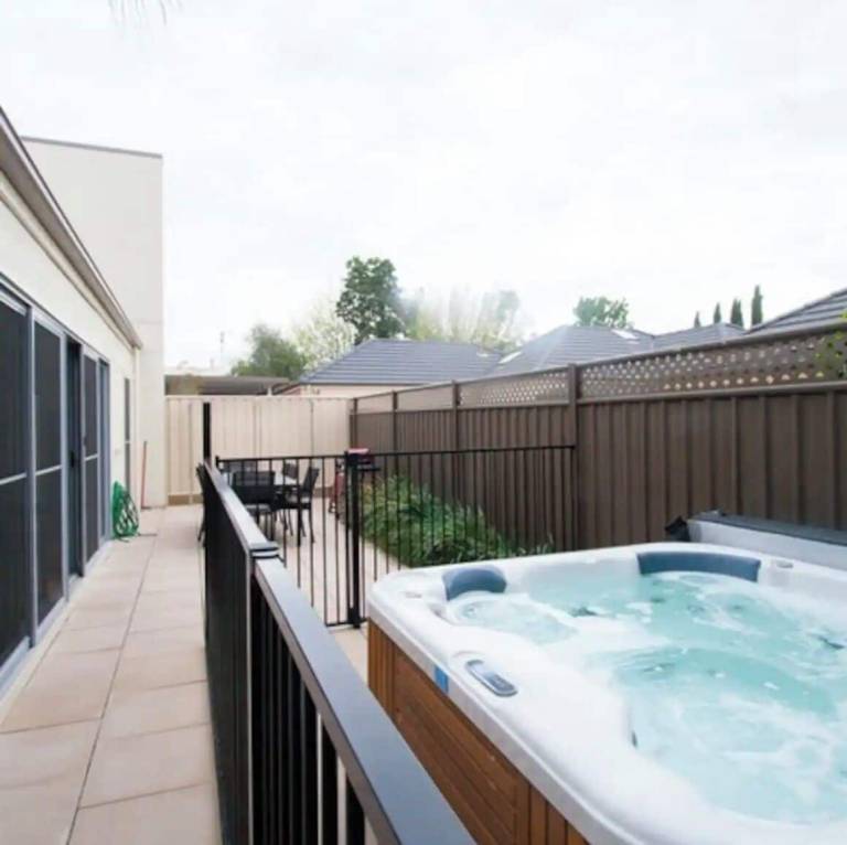 House Echuca Village
