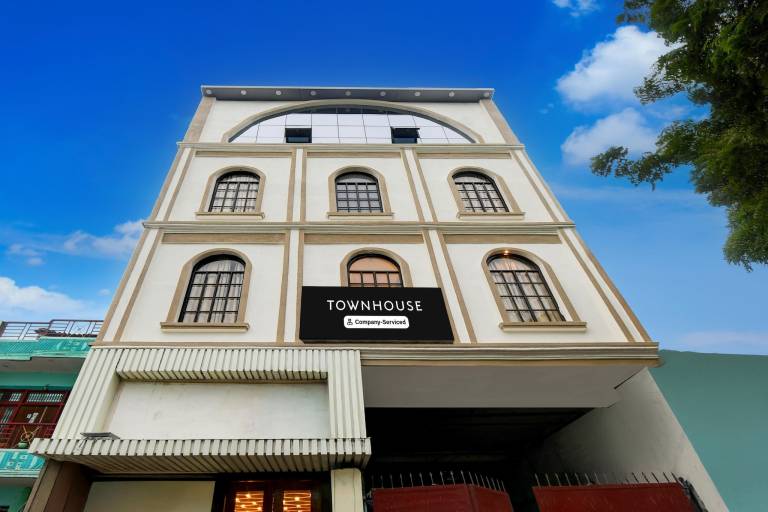 Super OYO Townhouse Varanasi Railway Junction