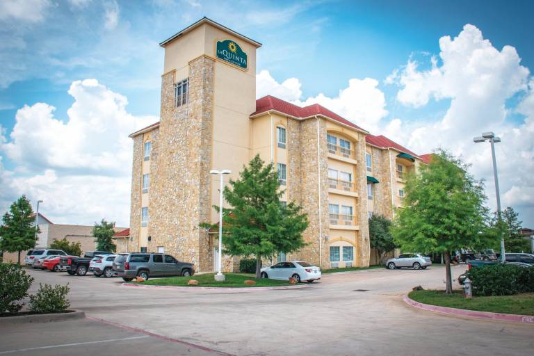 La Quinta Inn & Suites by Wyndham Mansfield TX in Mansfield, TX