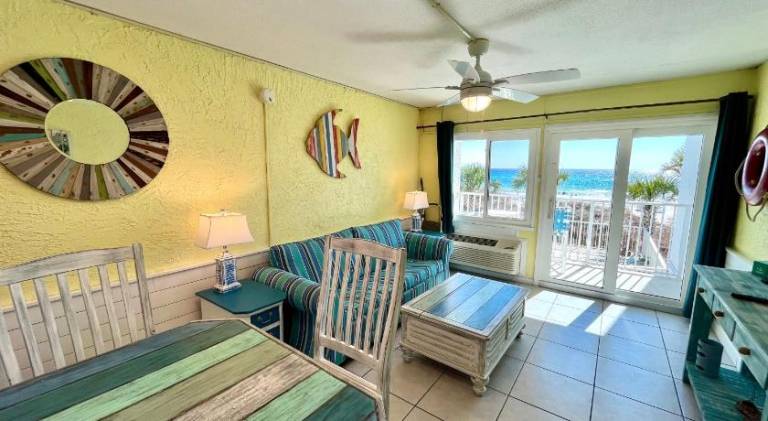 Rental apartment with jacuzzi, patio & grill — photo 2