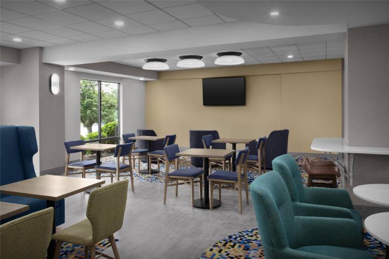 Hampton Inn Lenoir City — photo 5