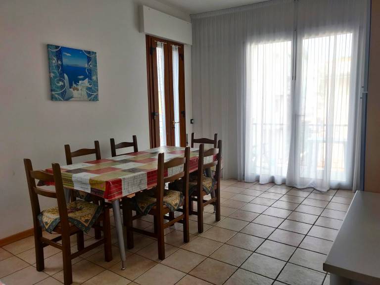 Rental apartment with patio — photo 3