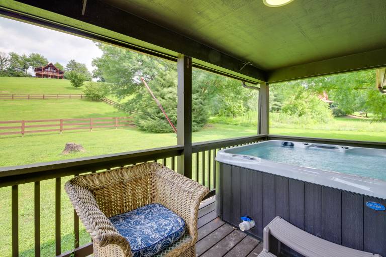Fire Pit + Hot Tub: Family Cabin in Seiverville! — photo 4