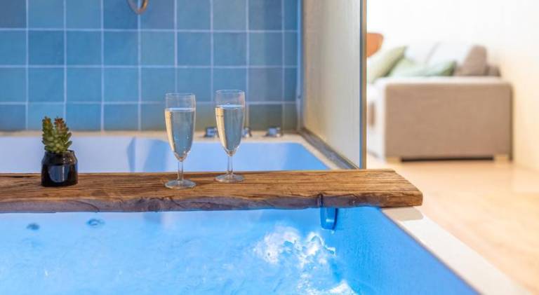Holiday apartment with jacuzzi — photo 4