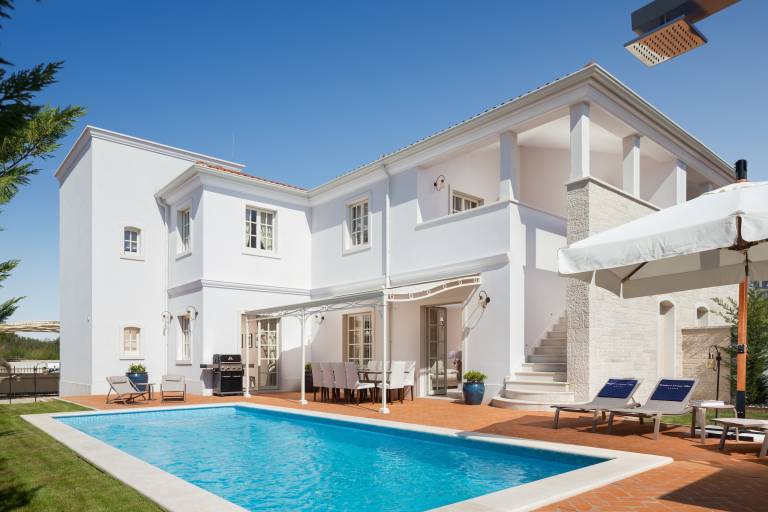 Villa with patio, garden & pool in Tar-Vabriga