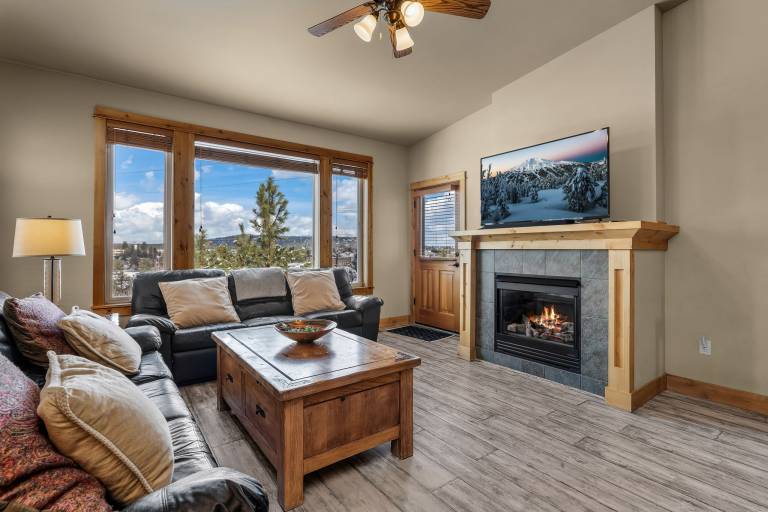 New! Old Mill Lookout–Mountain Views, Fireplace, Dog Friendly — photo 2