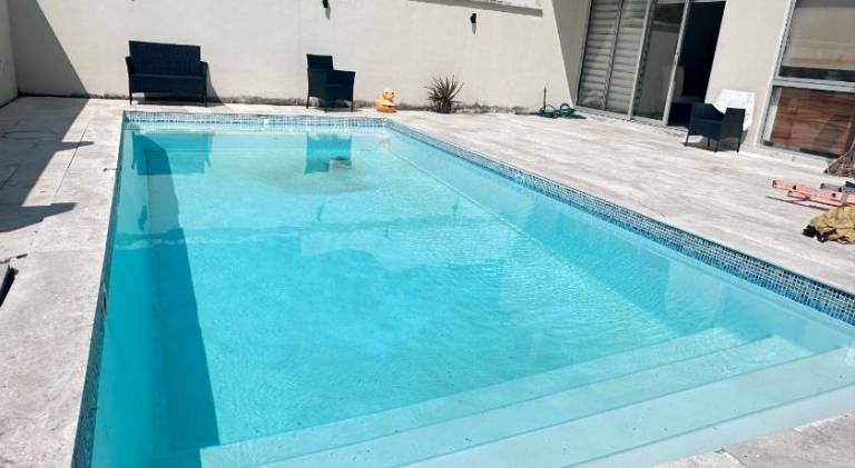 House with pool — photo 5