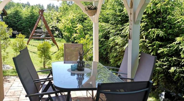 Lodge with barbeque, terrace & garden — photo 3