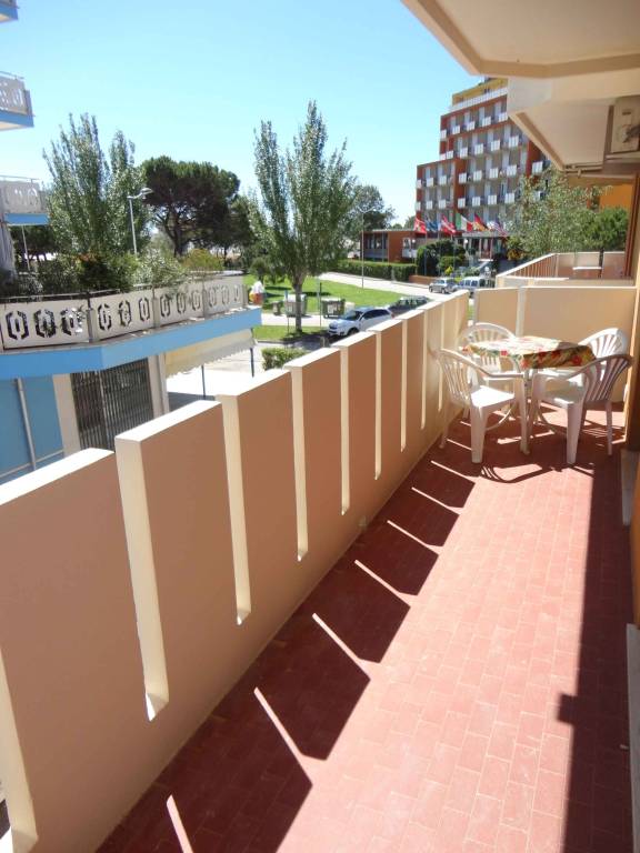 Rental apartment with patio & yard — photo 2