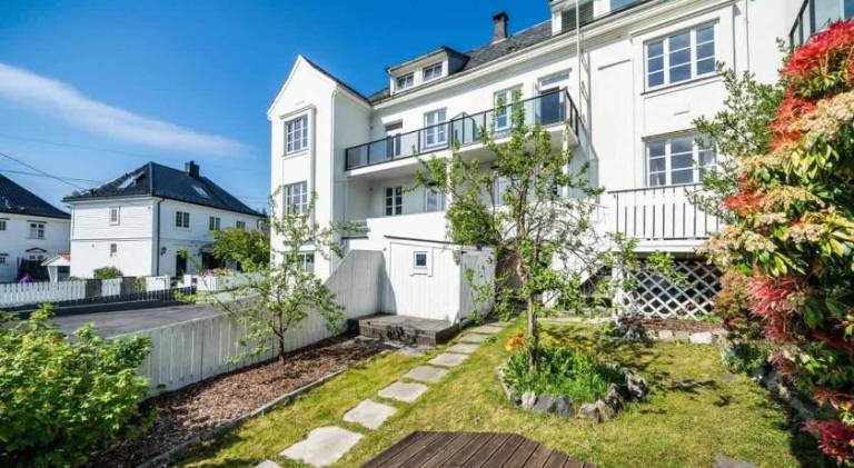 Holiday apartment with patio — photo 5