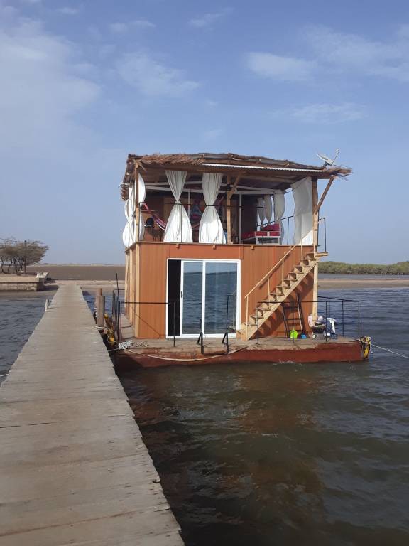 Houseboat Dangane