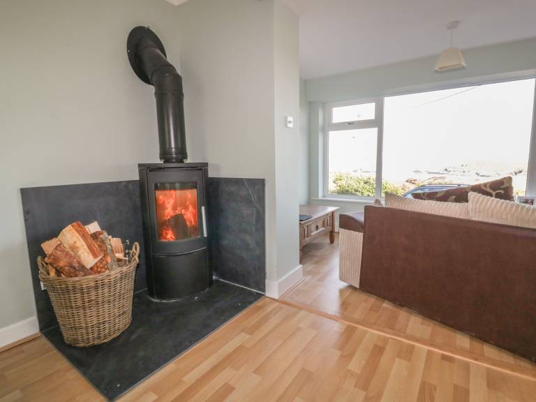 Cottage with yard | Beach view — photo 3