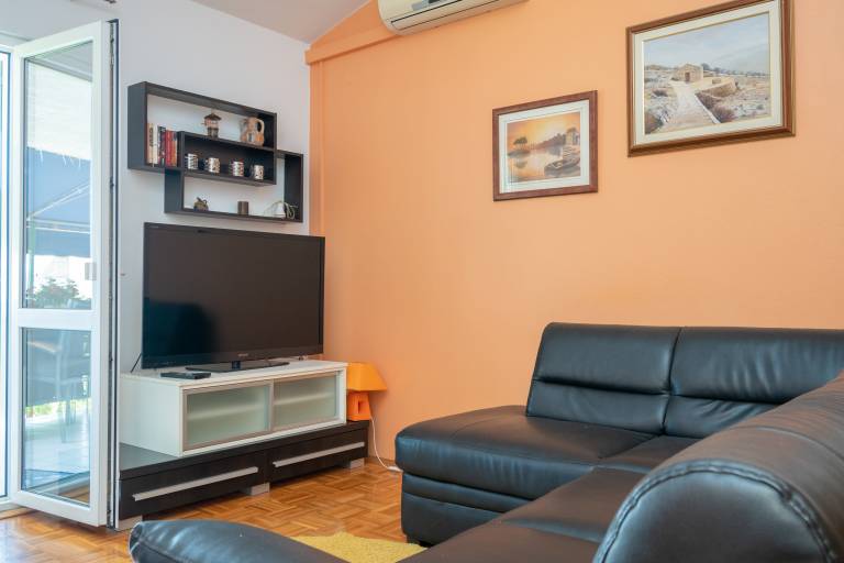 Fully equipped apartment with terrace | Next to the beach | Pet-friendly in Biograd na Moru