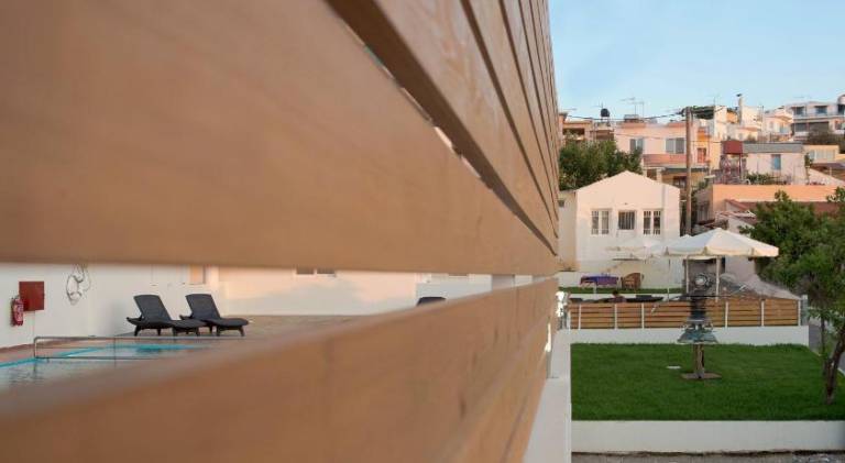 Holiday apartment with terrace, pool & yard — photo 5