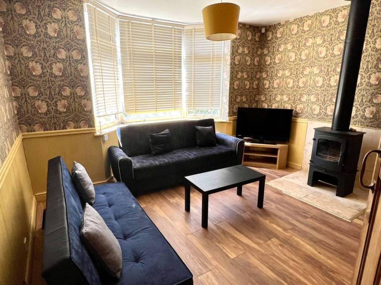 House  Staines-upon-Thames