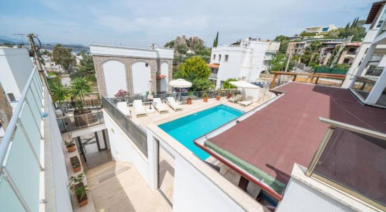 Serviced apartment with terrace & pool — photo 5