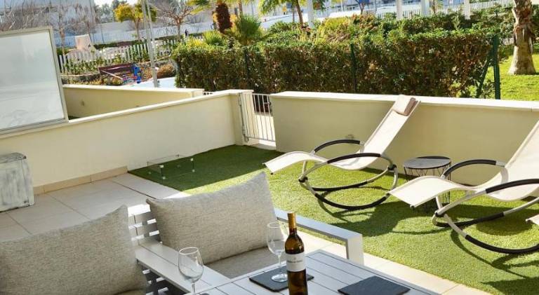 Fully equipped pleasant holiday apartment with yard, private pool & patio | Close to the beach | Pets allowed — photo 4