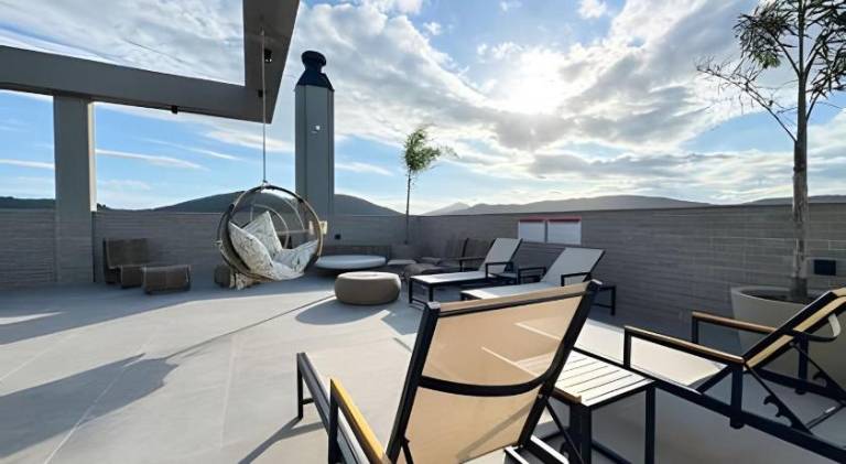 Apartment with pool & hot tub — photo 4