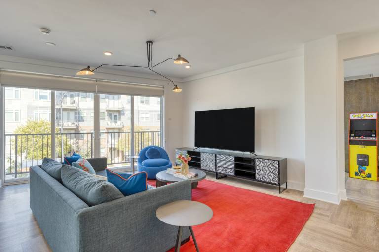 916 Main 12 Unit Buyout 30BDRs Prvt Two Floors