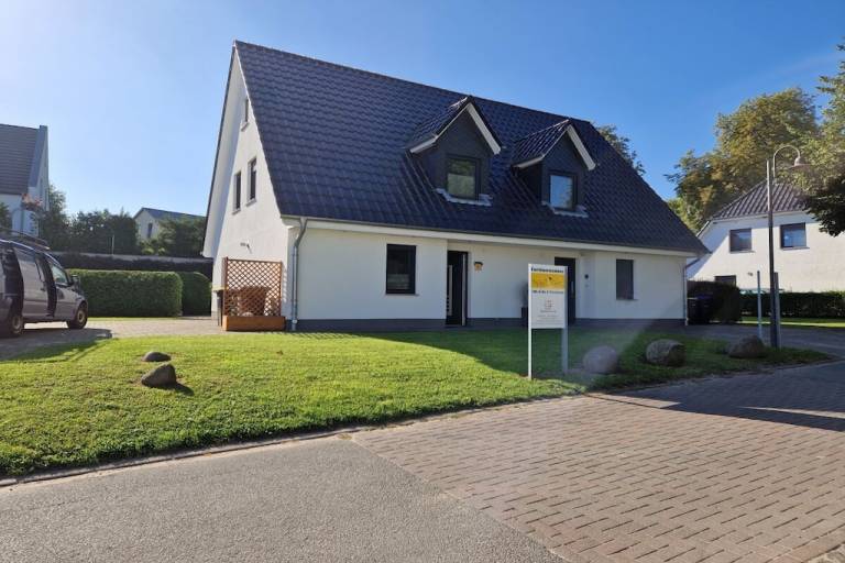 House with barbecue, sauna & terrace in Goehren-Lebbin