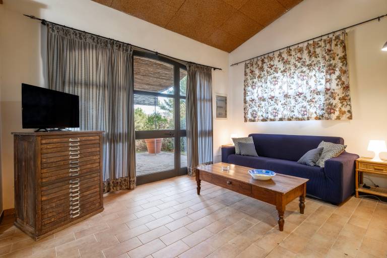 Villa with barbecue, fast internet & yard | Garden view | Dogs allowed — photo 3